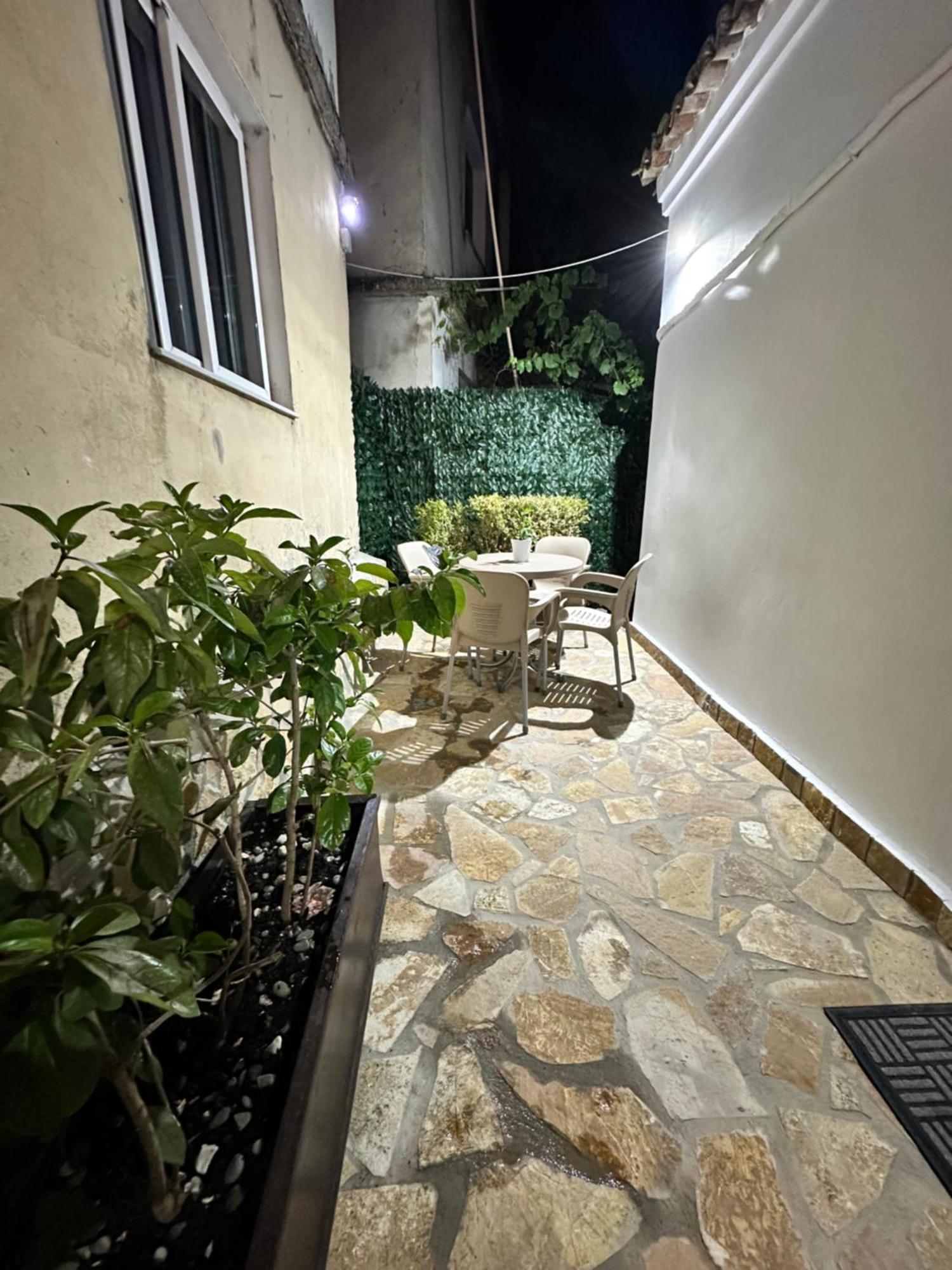 Hostel Leon Berat Exterior photo