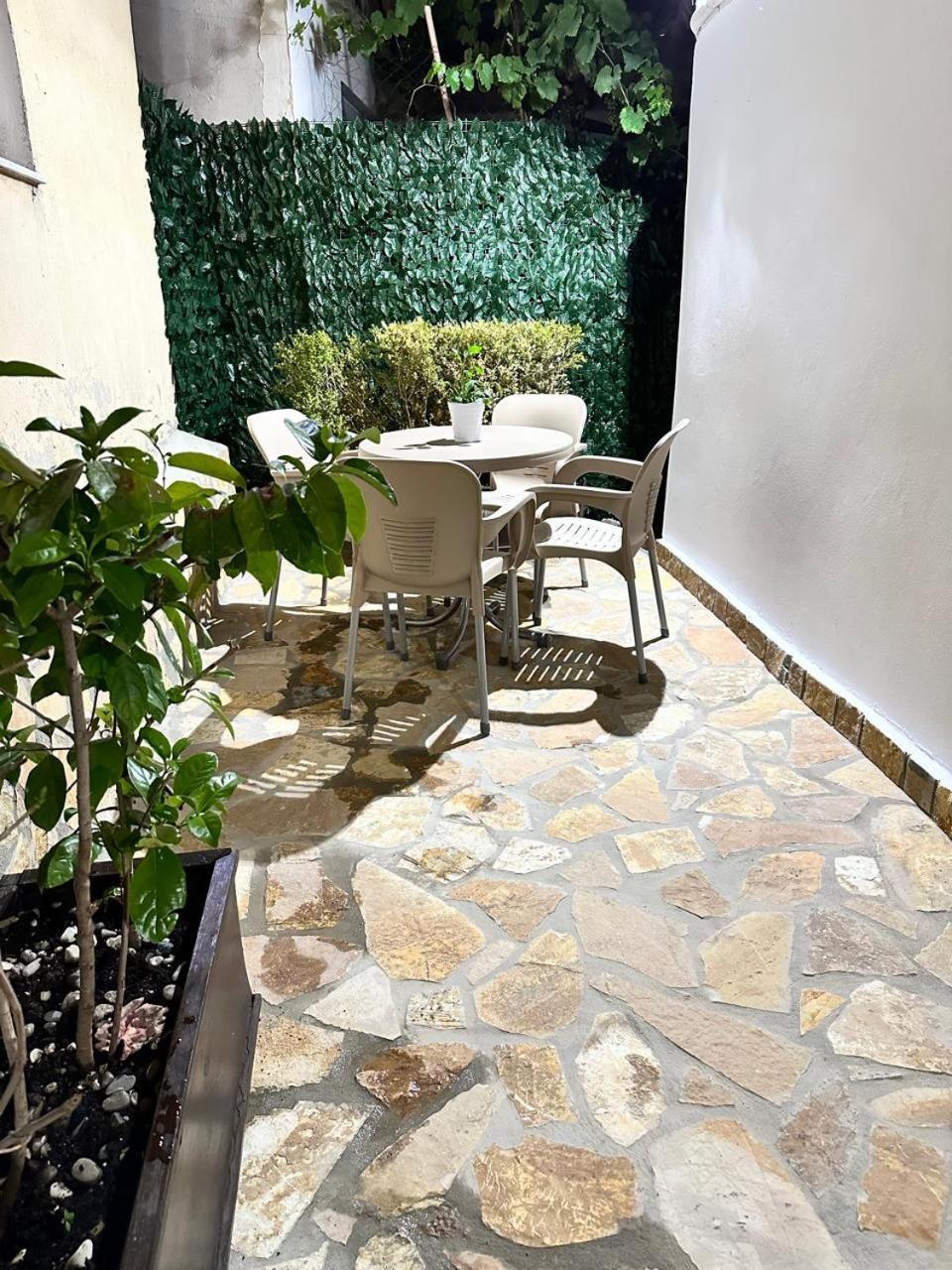 Hostel Leon Berat Exterior photo