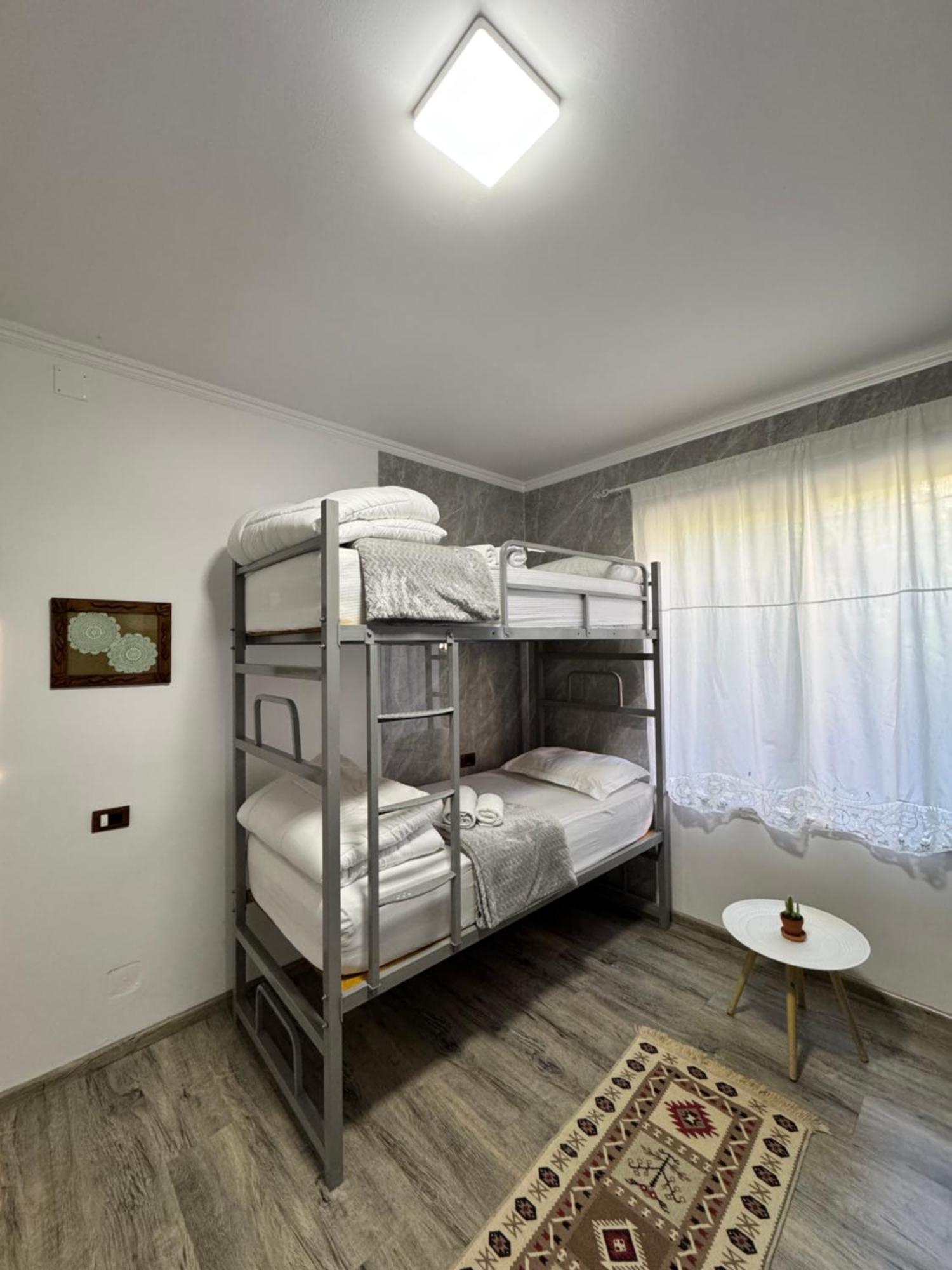 Hostel Leon Berat Exterior photo