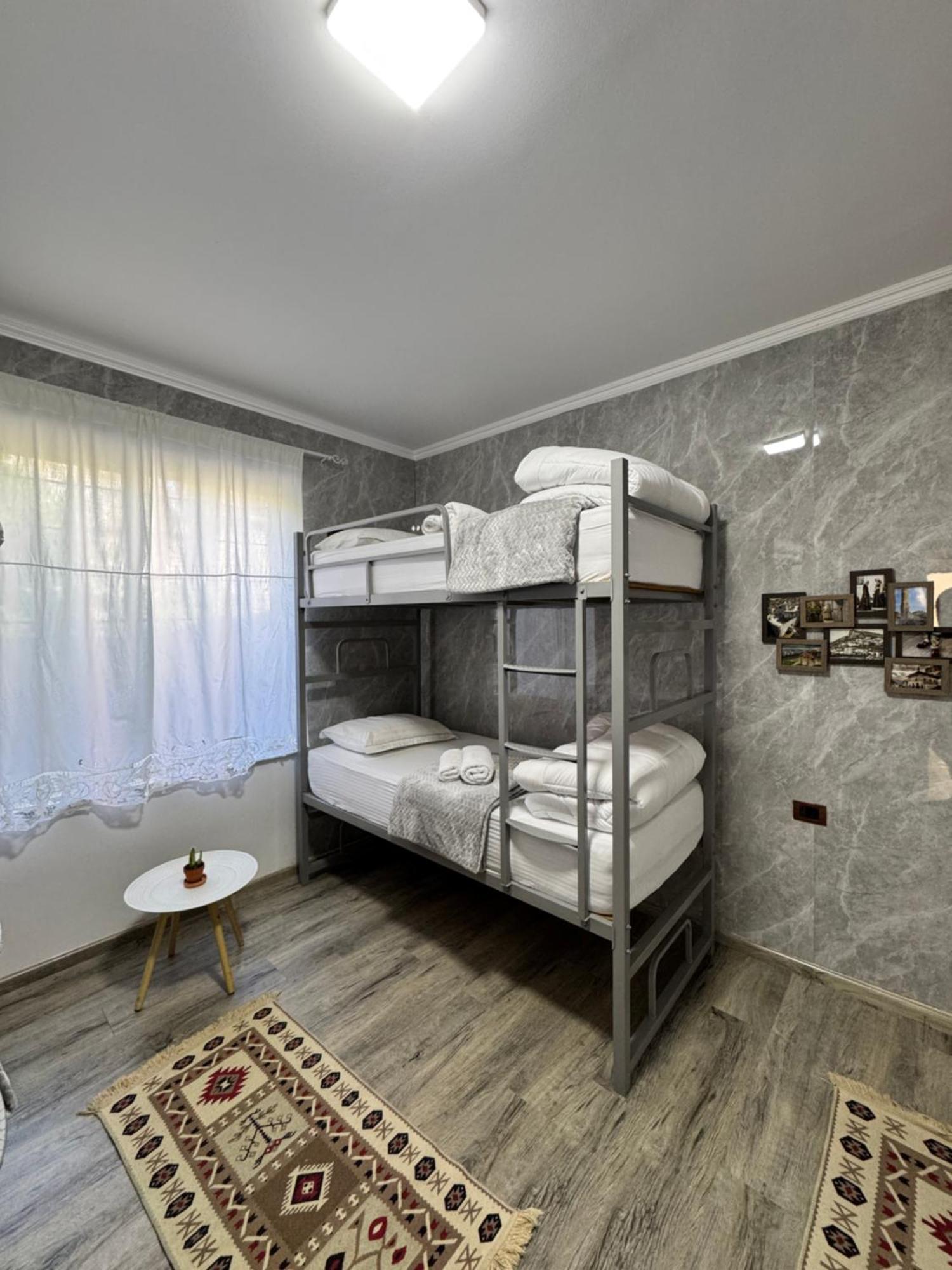 Hostel Leon Berat Exterior photo
